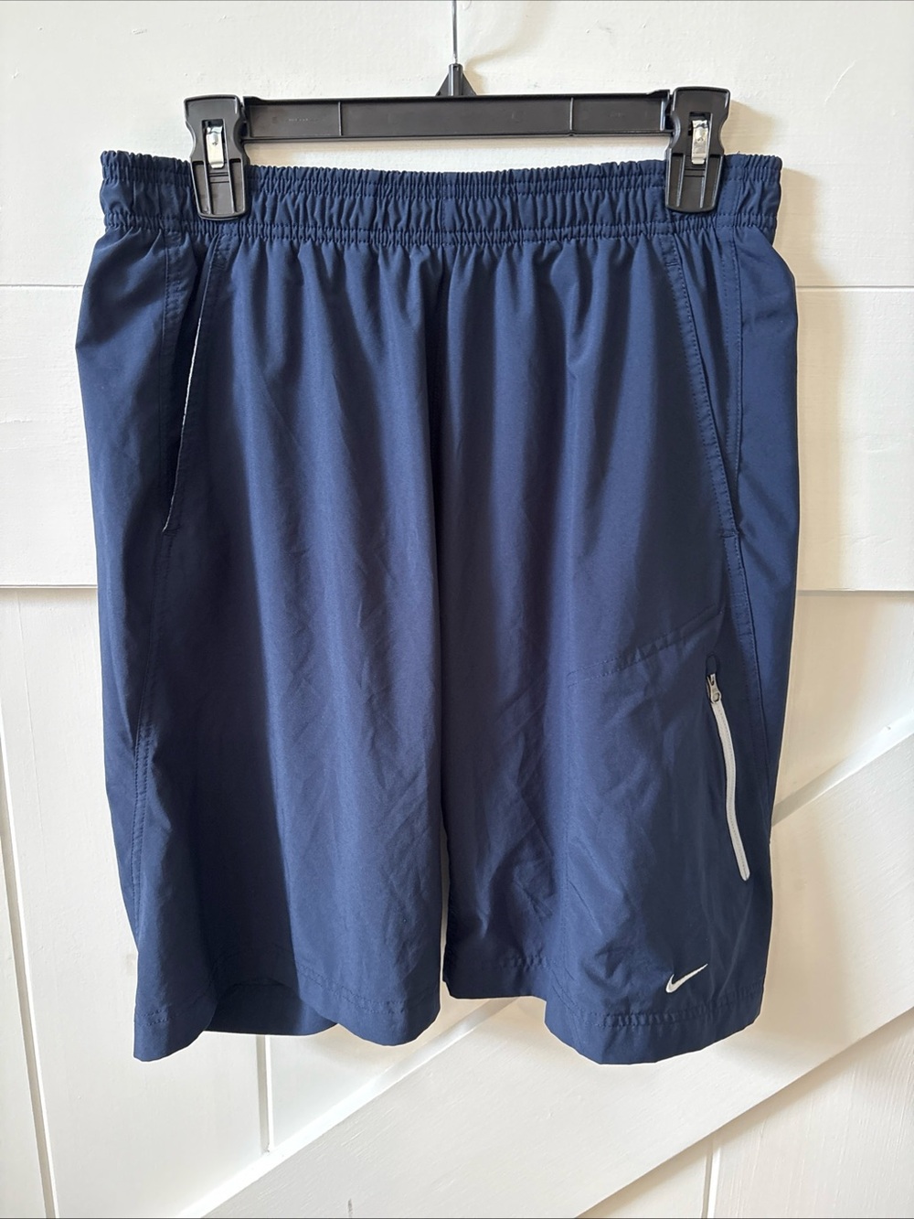 Nike Men’s Navy Blue Athletic Shorts Medium 10” Inseam Zipper Pocket Unlined